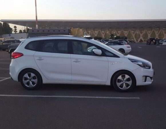 Kia carens 149$ up to 5 passengers with a driver